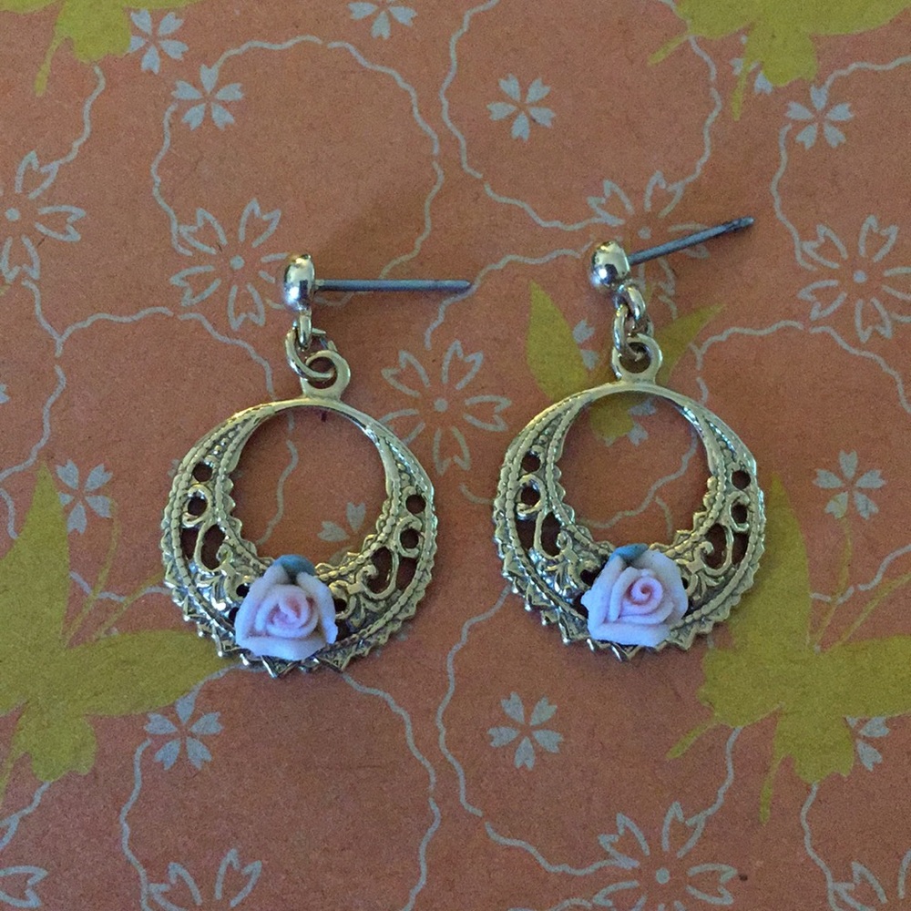 VINTAGE GOLD AND PORCELAIN CARVED EARRINGS